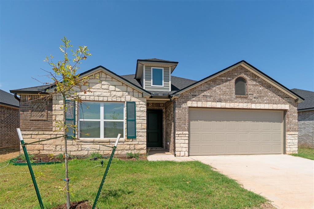 Foto principal - 5925 Bradford Pear Ln
