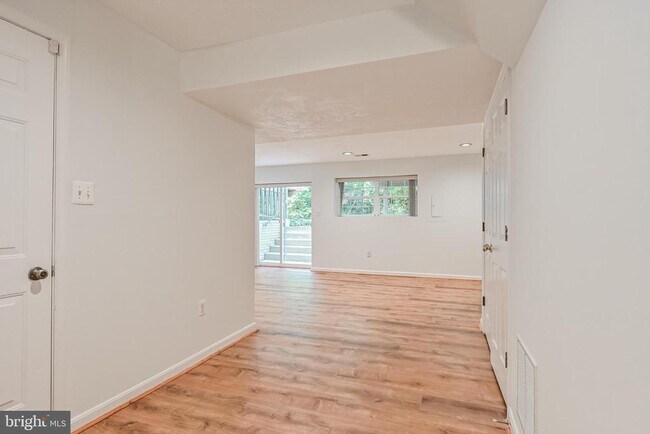 Foto del edificio - 8373 Millwood Dr