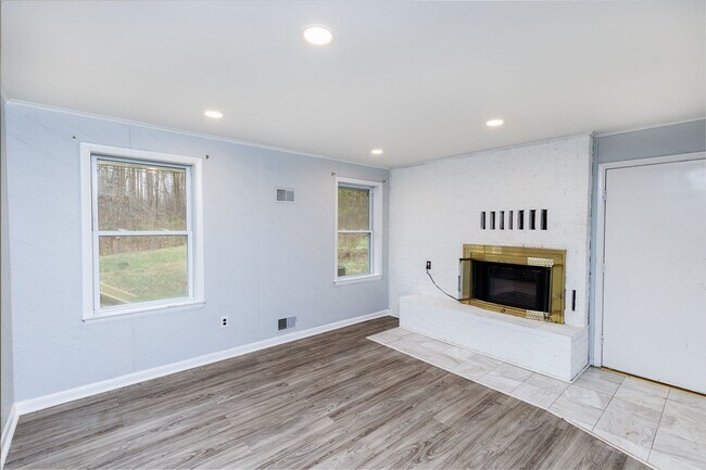 Foto del edificio - 4 Bedroom Home on 5 Acres of Land in Beautiful Upper Marlboro Maryland