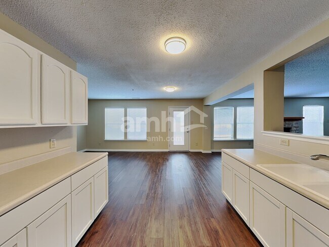 Foto del edificio - 10798 Cyrus Dr