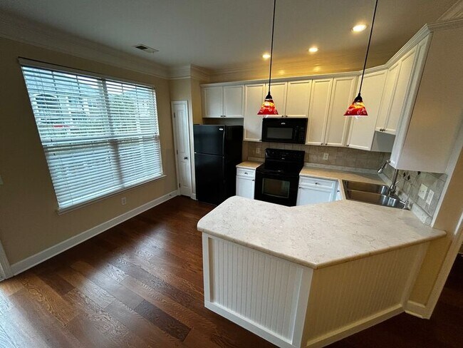 Building Photo - 8236 Lenox Creekside Dr