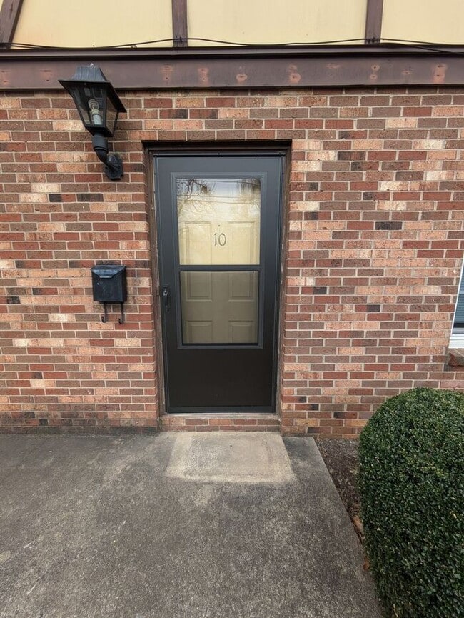 Building Photo - 2BD/1.5BA Unit in Hickory