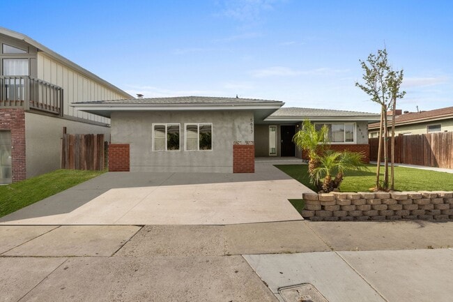Building Photo - 5621 Dorothy Dr
