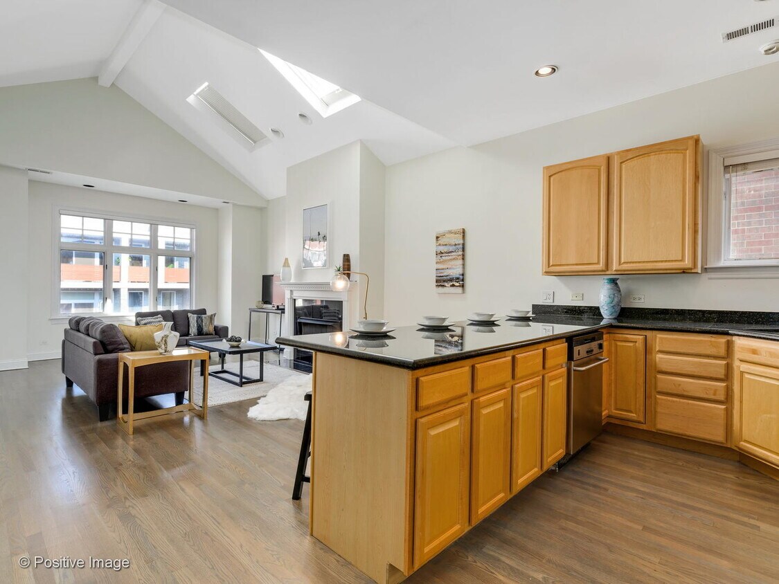 Primary Photo - 2842 N Halsted St