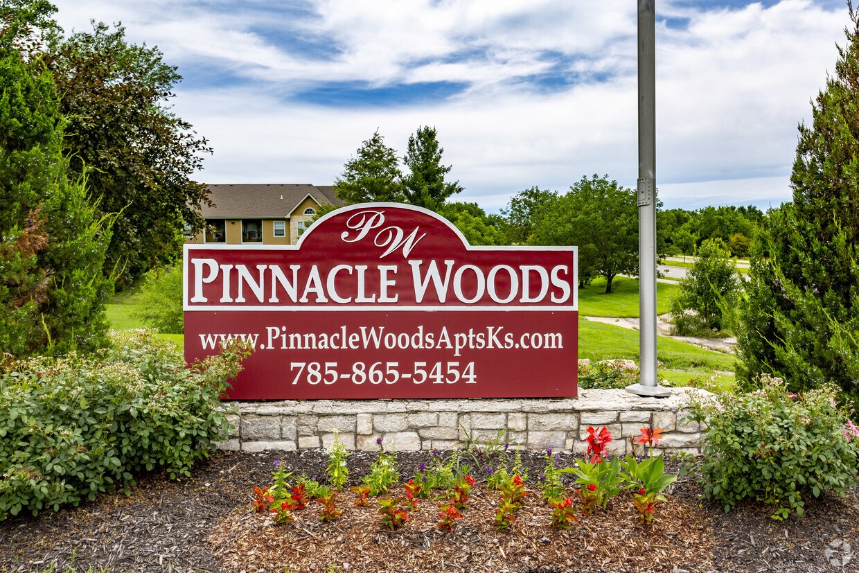 Pinnacle Woods Apartments Lawrence, KS