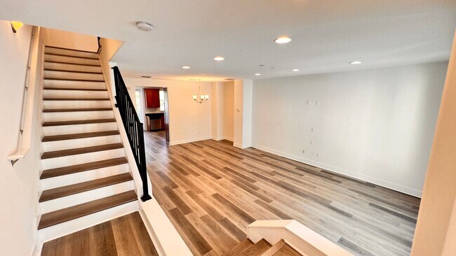 Building Photo - Welcome to Your Three-Story Paradise in Th...