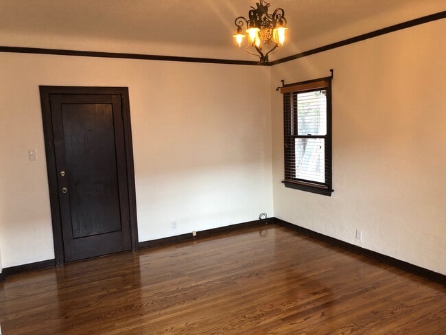 Building Photo - 768 Orizaba Ave