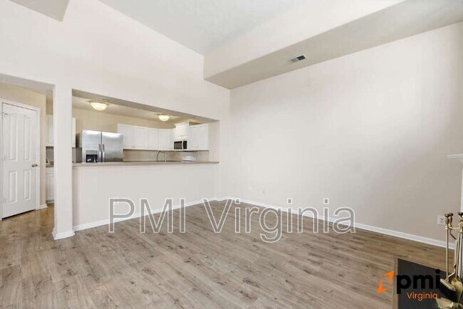 Foto del edificio - 1002 Nicklaus Dr