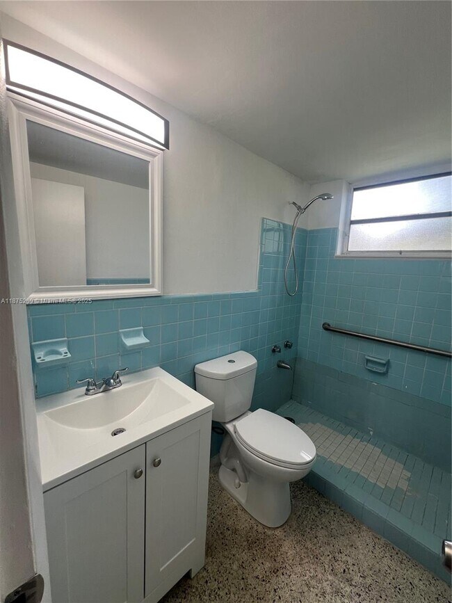 Building Photo - 1235 W 66th St