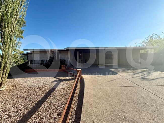 Foto del edificio - 6950 E Hawthorne St