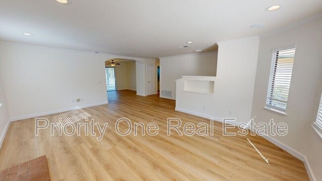 Building Photo - 13308 Lakeview Way