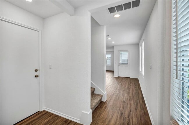 Foto del edificio - 7236 Dancing Wind Ln