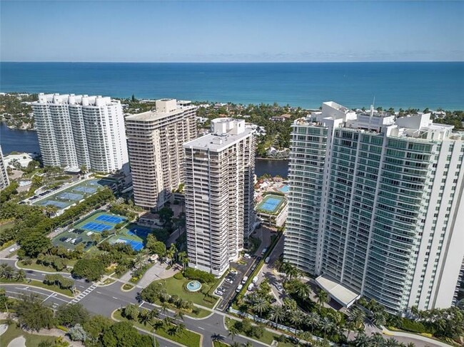 Foto del edificio - 20185 E Country Club Dr