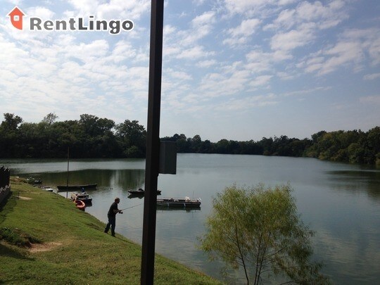 Foto del edificio - 9988 Windmill Lakes Blvd