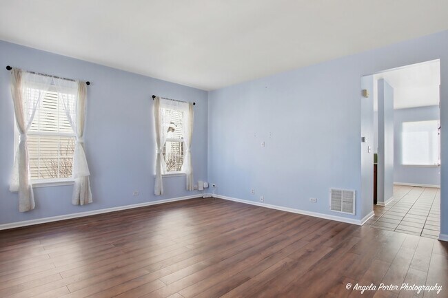 Building Photo - 749 S Parkside Dr