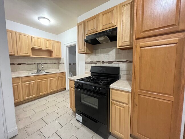 129 Van Nostrand Unit 1R - 125 Van Nostrand Ave