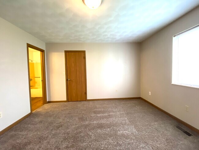 Foto del edificio - 11 Hillside Ln