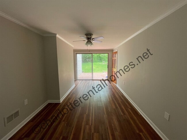 Building Photo - Brick ranch in desirable neighborhood
