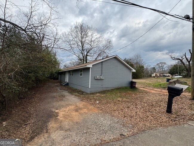 Building Photo - 715 Williams St