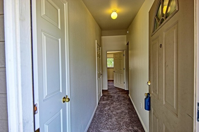 Building Photo - Beautiful 3 Bedroom Fernley Home