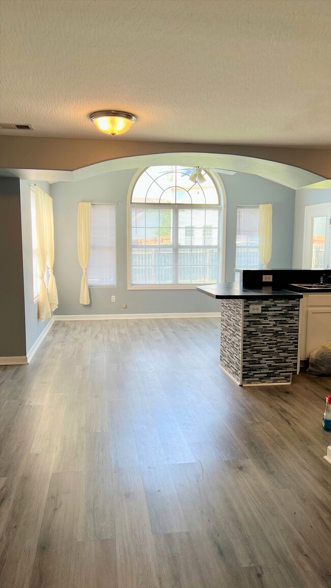 Building Photo - 2505 Langstane Ln
