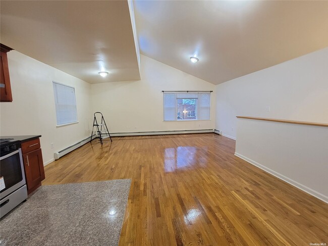Building Photo - 60-26 83rd Pl