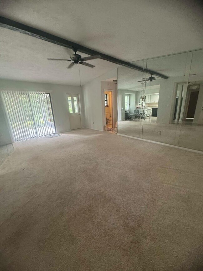 Building Photo - Beauutiful 2/2/2 in Crystal River!!!