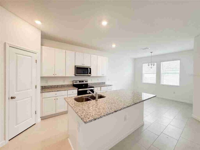 Building Photo - 330 Bottle Brush Dr