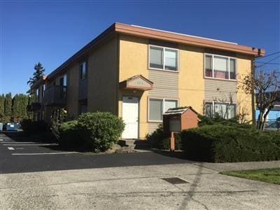 Building Photo - 926 N 95th St