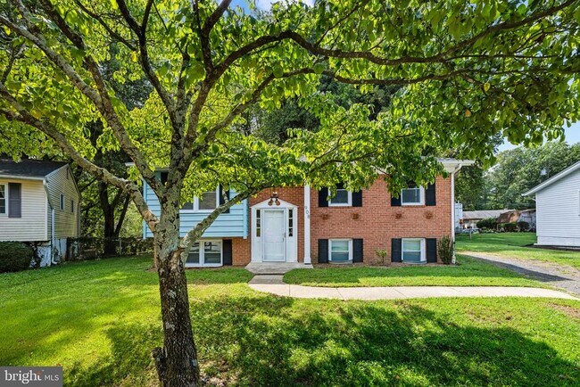 Building Photo - 908 Country Terrace