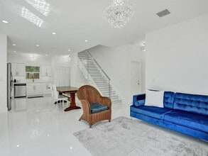 Building Photo - 833 SW 17th St