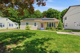 Building Photo - 15 Forshee St