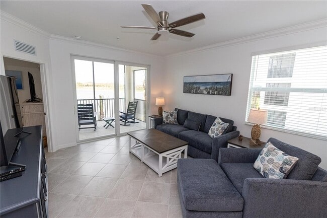 Building Photo - 15375 Grn Acrs Ave