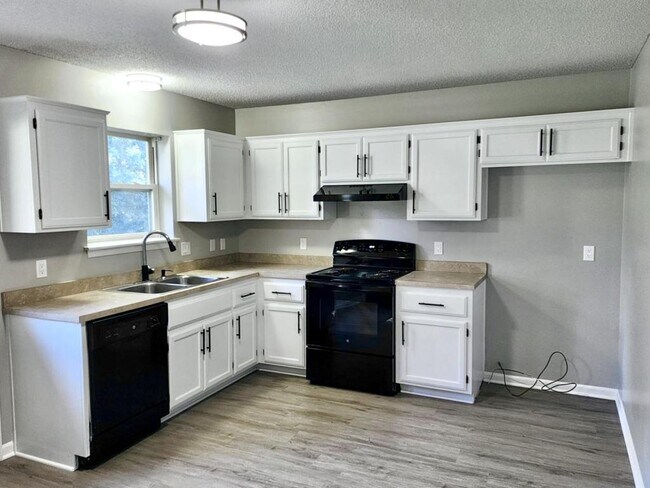 Building Photo - 1215 Susan Cir