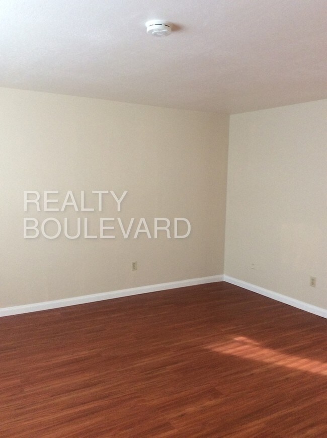 Building Photo - 2025 Wedekind Rd