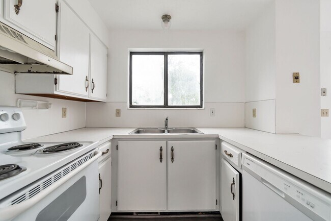 Foto del edificio - Spacious West Valley Duplex