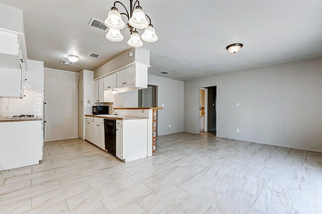 Foto del edificio - 5318 Botany Ln