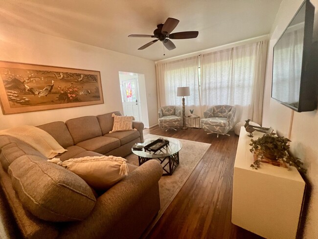 Foto del edificio - 6-8 MONTH FURNISHED RENTAL -NE ST. PETE 2/...