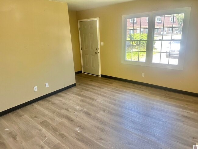 Building Photo - 124 Barcelona Ct