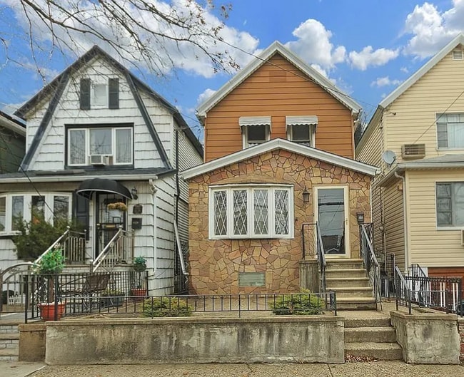 Building Photo - 1141 E 98th St