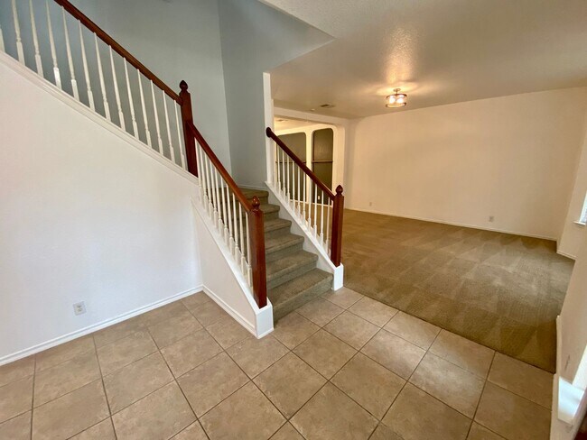 Building Photo - 3 Bed 2.5 Bath in Amhurst/Game Room/ Centr...