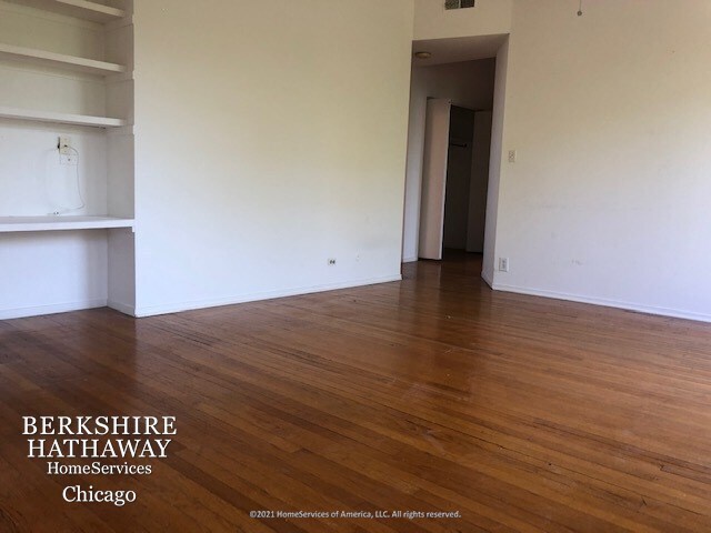 Building Photo - 727 W Cornelia Ave
