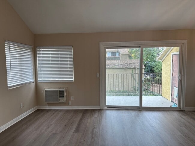 Building Photo - Renovated 2 Bed, 2 Bath Condominium in Gated Community