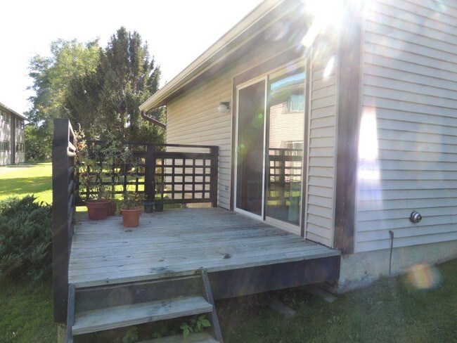 Private Deck - 152 Quarry Hill Rd