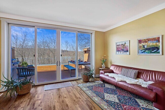 Foto del edificio - 493 Warburton Ave