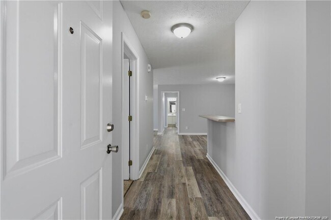 Foto del edificio - 401 Meadowland Ct