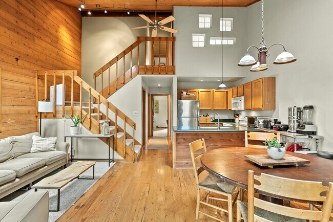 Building Photo - 30667 Sun Creek Dr