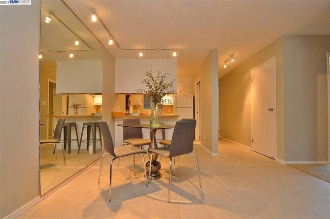 Foto del edificio - 325 Kitty Hawk Rd
