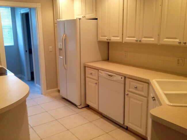 Building Photo - 488 Capistrano Dr