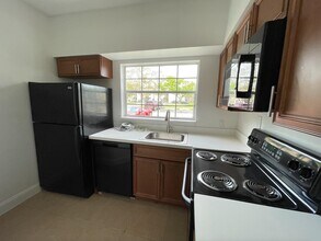 Building Photo - 720 Cypress Ln
